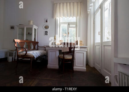 Der russische Schriftsteller Michail Bulgakow's Home, jetzt ein Museum in Kiew, Ukraine. Die Zimmer kombinieren Artefakte und Einstellungen von seiner Romane. Dr. Büro. Stockfoto