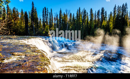 Der Murtle River, wie es stolpert über der Spitze von Dawson fällt im Wells Gray Provincial Park in British Columbia, Kanada, als von der Nordseite gesehen Stockfoto