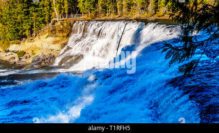 Der Murtle River, wie es stolpert über der Spitze von Dawson fällt im Wells Gray Provincial Park in British Columbia, Kanada, als von der Nordseite gesehen Stockfoto