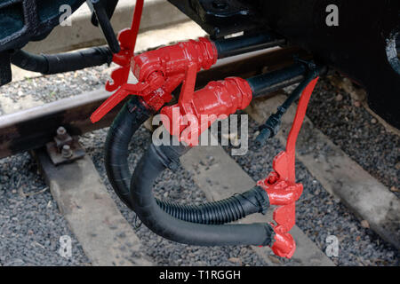 Mehr Details auf der alten Dampflokomotive. Heavy Iron Teile. Lokomotive in Teilen. Close-up Stockfoto