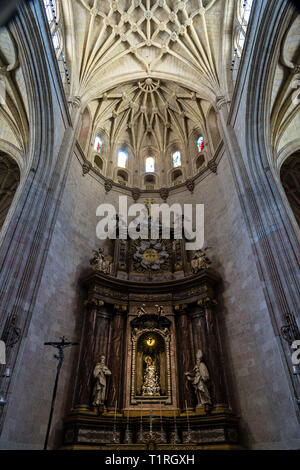 Sept 2018 - Segovia, Castilla y Leon, Spanien - Segovia Kathedrale Hochaltar. Es war die letzte gotische Kathedrale in Spanien gebaut, während der sixteent Stockfoto