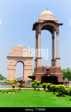 Rajpath, Raisina Hill, New Delhi, Indien, Januar 2019: Das Vordach liegt 150 Meter vom India Gate. Die frei gewordenen Vordach, in rotem Sandstein gebaut, Stockfoto