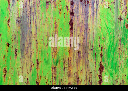 Detail grün lackiert, alt, Metall, rostige Türen. Grunge Textur von rostiges Metall mit Kratzern Stockfoto