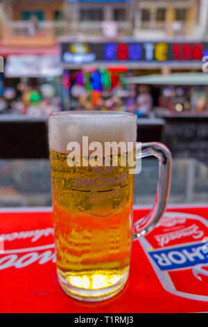 Glas Bier, Street 136, Riverfront, Phnom Penh, Kambodscha, Asien Stockfoto