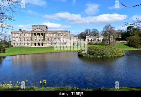 Lyme Haus und See Stockfoto