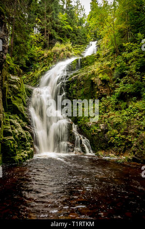 Die szklarka Wasserfall im Riesengebirge. In der Nähe von Szkarska Poręba, Polen. Stockfoto