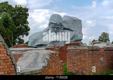 BREST, BELARUS - 28. JULI 2018: Gedenkstätte "Brester Festung der Held'. Das wichtigste Denkmal "Mut" Stockfoto