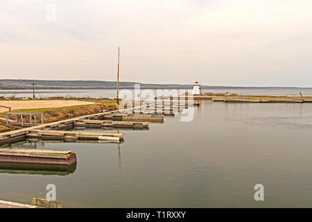 Ruhigen Hafen in den frühen Frühling in Kagawong, Ontario auf Manitoulin Island Stockfoto