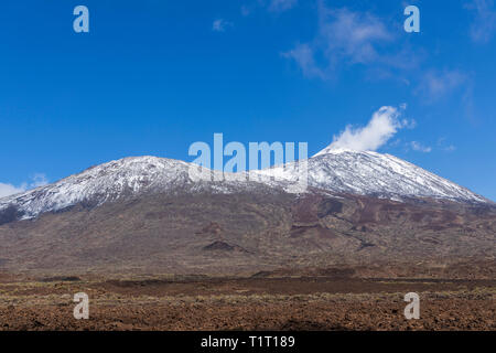 Pico Viejo und den Gipfel des Teide im Schnee bedeckt, Las Canadas del Teide National Park, Teneriffa, Kanarische Inseln, Spanien Stockfoto