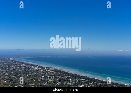 Blick von Arthurs Seat Lookout über Port Phillip Bay Stockfoto