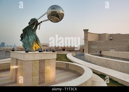 DOHA, Katar - Juli 12, 2013: Die Kraft der Natur II, in Katara Cultural Village gefunden. Stockfoto