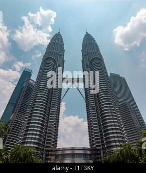 Die Petronas Towers in Kuala Lumpur, Malaysia. Die weltweit größte Wolkenkratzer, die vor der Eröffnung des Burj Dubai. Stockfoto