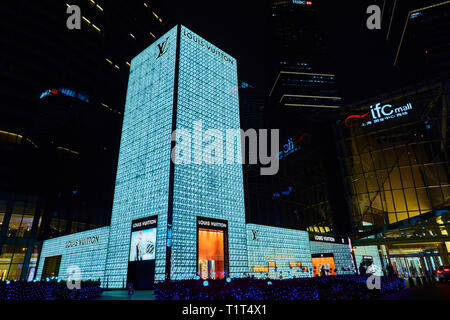 Shanghai, China - 12. März 2016: Äußere einer Louis Vuitton store in der Nanjing Road Shanghai. Einer der größten in China. Es wurde gegründet Stockfoto