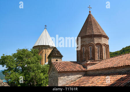 Fotos und Bilder von der georgisch-orthodoxen Kirche der Heiligen Jungfrau, Anfang des 17. Jahrhunderts, Ananuri Burganlage, Georgien (Land). Ananuri Schloss ist Sitzen Stockfoto