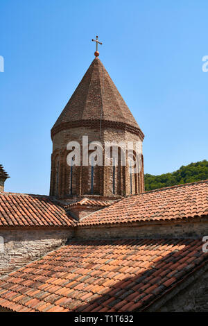 Fotos und Bilder von der georgisch-orthodoxen Kirche der Heiligen Jungfrau, Anfang des 17. Jahrhunderts, Ananuri Burganlage, Georgien (Land). Ananuri Schloss ist Sitzen Stockfoto