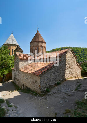 Fotos und Bilder von der georgisch-orthodoxen Kirche der Heiligen Jungfrau, Anfang des 17. Jahrhunderts, Ananuri Burganlage, Georgien (Land). Ananuri Schloss ist Sitzen Stockfoto