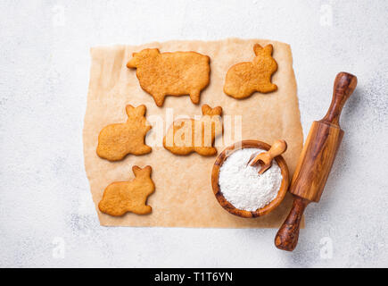 Ostern Cookies in Form von Bunny und Schafe Stockfoto