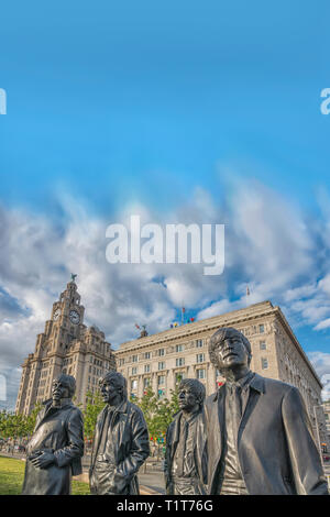 Die Beatles, Statue, Pier Head, Liver Building, Liverpool Waterfront, Liverpool, Lancashire, England, Großbritannien Stockfoto