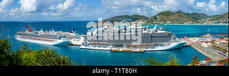 Karneval und Msc Meer super Kreuzfahrtschiffe im Hafen von St. John's Antigua ist die Hauptstadt und größte Stadt von Antigua und Barbuda, in der W entfernt Stockfoto