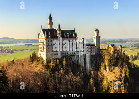 Schloss Neuschwanstein (New Swanstone Burg) in der Nähe von Golden Hour Stockfoto