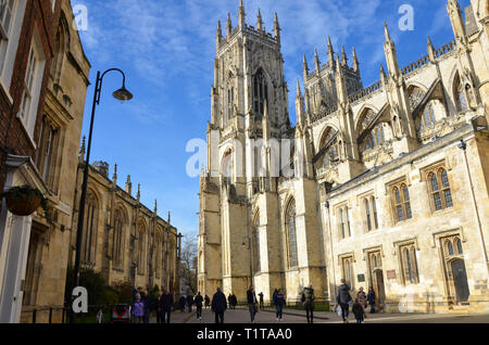 York Minster aus Münster Yard, York, North Yorkshire, England, Februar 2019 Stockfoto