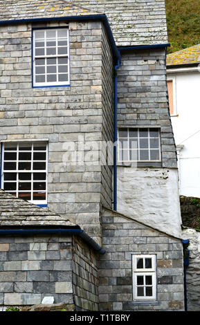 Architektonische Details der alten traditionellen Schiefer Cottages in Tintagel, Cornwall (UK) Stockfoto