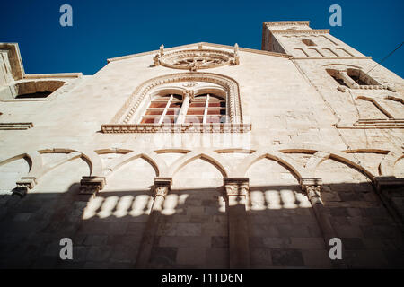 GIOVINAZZO - Italien / Januar 2018: Das hübsche Fischerdorf Giovinazzo in Apulien, im Süden von Italien Stockfoto