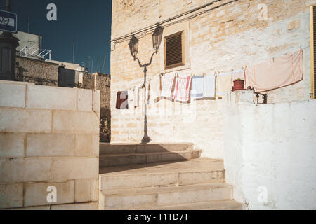 GIOVINAZZO - Italien / Januar 2018: Das hübsche Fischerdorf Giovinazzo in Apulien, im Süden von Italien Stockfoto