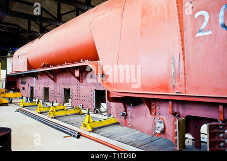 P2-Klasse 2-8-2 New Build Dampflok Prinz von Wales bei Hopetown arbeitet, Darlington, England Stockfoto