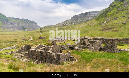 Die Ruinen des stillgelegten Steinbruch Conglog Mühle in der Nähe von Blaenau Ffestiniog, Gwynedd, Wales, Großbritannien Stockfoto