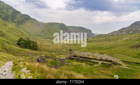 Die Ruinen des stillgelegten Steinbruch Conglog Mühle in der Nähe von Blaenau Ffestiniog, Gwynedd, Wales, Großbritannien Stockfoto