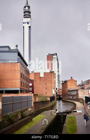 BT Tower und den Kanal im Zentrum von Birmingham Stockfoto