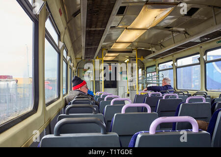 Von innen veraltet Pacer Bus Zug von Heysham Hafen nach Lancaster Stockfoto