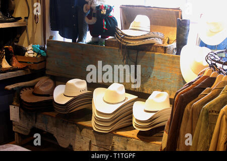 Cowboy Bekleidung zum verkauf in Santa Fe, New Mexico, USA Stockfoto