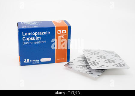 Lansoprazol Tabletten auf weißem Hintergrund Stockfoto