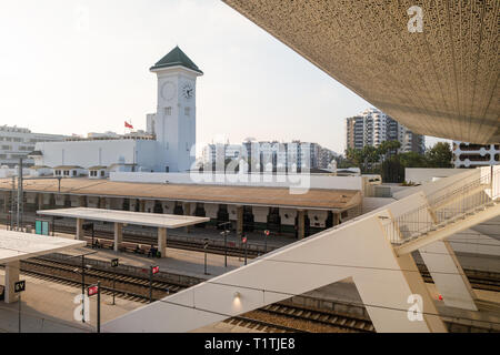 Casablanca, Marokko - 10. Dezember 2018: Casablanca, Marokko - 10. Dezember 2018: Blick auf die neue Casa Voyageur Bahnhof Stockfoto