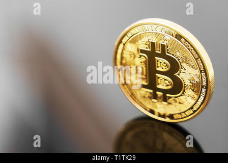 Physische Version von Golden bitcoin. Für Ihren Text. Stockfoto