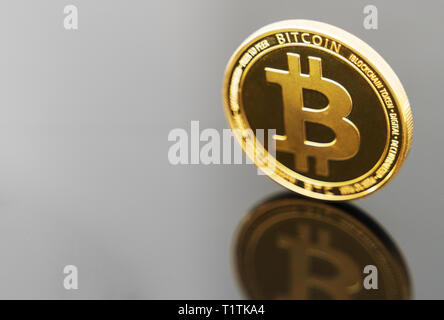 Physische Version von Golden bitcoin. Für Ihren Text. Stockfoto