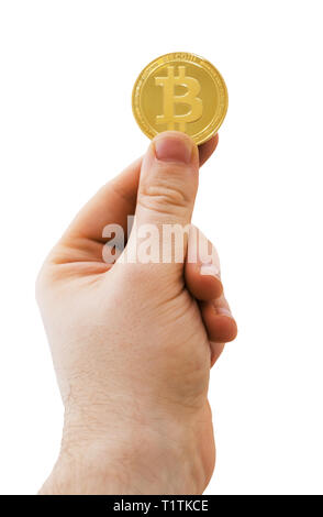 Mann hält physische Version von golden Bitcoin auf weißem Hintergrund. Stockfoto