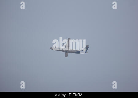 Chiangmai, Thailand - 26. März 2019: RDPL -34175 ATR 72-500 von Lao Airlines in Rauch und Verschmutzung Haze Himmel. Im Flug von Chiang Mai nach Luang Prabang. Stockfoto