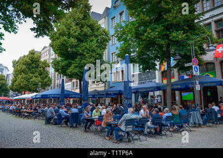 Biergarten, Alter Markt, Köln, Nordrhein-Westfalen, Deutschland Stockfoto
