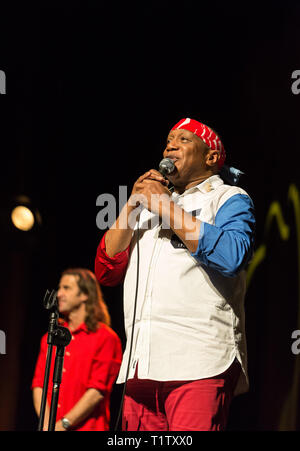 Krakau, Polen - 16. MÄRZ 2016: Der Amerikanische Schlagzeuger Billy Cobham live auf der Bühne in Eis Krakau, Polen Stockfoto