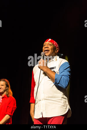 Krakau, Polen - 16. MÄRZ 2016: Der Amerikanische Schlagzeuger Billy Cobham live auf der Bühne in Eis Krakau, Polen Stockfoto