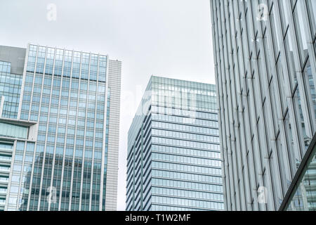Low Angle View modernen Gebäuden und Wolkenkratzern Stockfoto