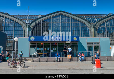 Polizeiwache, Hauptbahnhof, Hachmannplatz, Kirchenallee, Hamburg, Deutschland Stockfoto