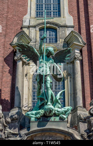 Erzengel Michael, Hauptkirche St. Michaelis, Englische Planke, Hamburg, Deutschland Stockfoto