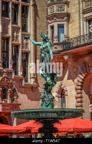 Hygieia-Brunnen, Innenhof, Rathaus, Rathausmarkt, Hamburg, Deutschland Stockfoto