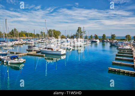 Toronto, Kanada-22 Oktober 2018: Bluffer Boating club und Yacht Club Marina am Fuße der Scarborough Bluffs Park in Toronto Stockfoto
