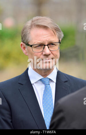 David Morris MP (Con: Morecambe und Lunesdale) auf College Green, Westminster, 27. März 2019 Stockfoto