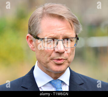 David Morris MP (Con: Morecambe und Lunesdale) auf College Green, Westminster, 27. März 2019 Stockfoto